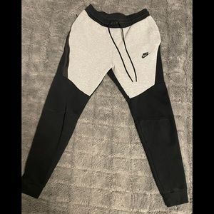 Mens Small Nike black and light heather gray tech fleece joggers